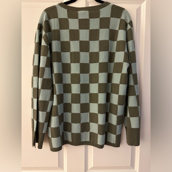Happy Sheep NWT size Medium oversized green squares with hints of blue V neck - Picture 4 of 9